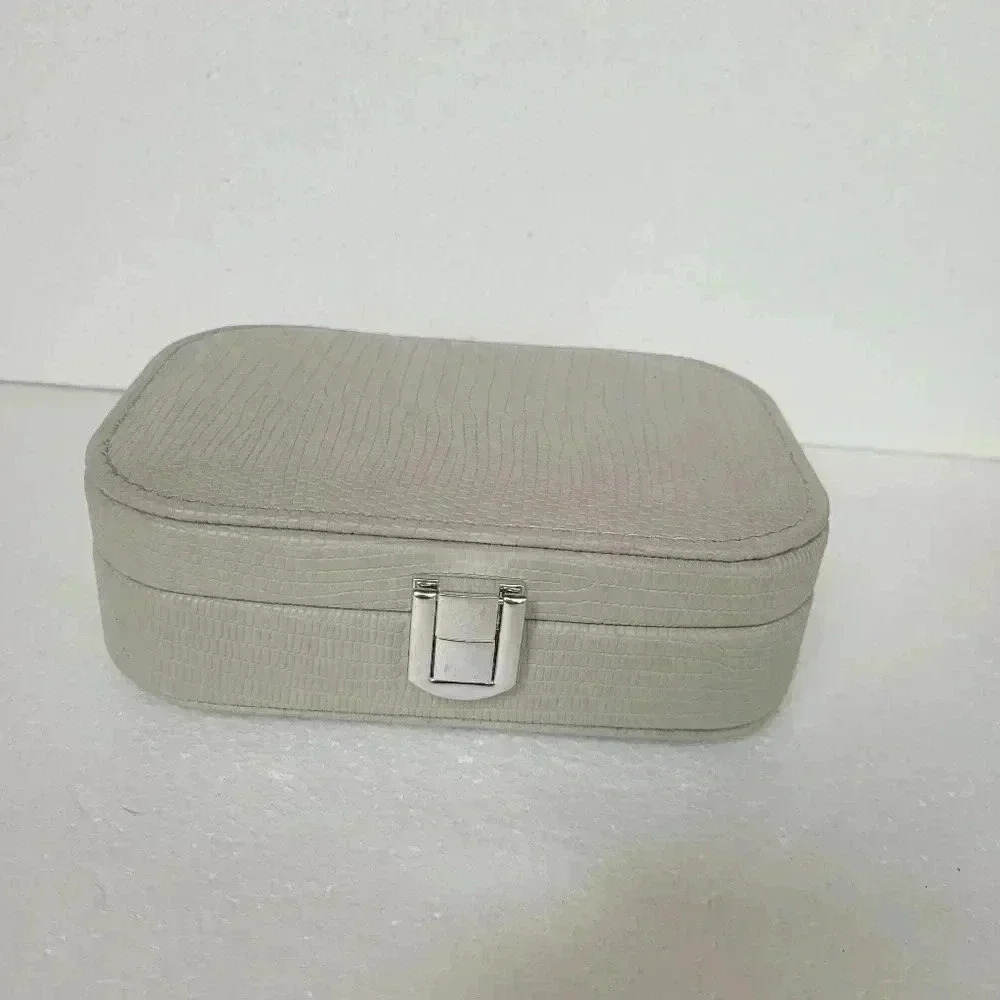 NWT Antropologie Jewelry Organizer Case  Bridesmaid Gifts Travel Bag - Leather - Picture 8 of 10